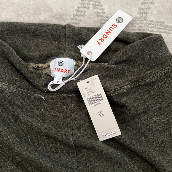 - Lovely Anthropologie sub brand Sundry pair of super soft leggings brand … - Picture 6 of 8